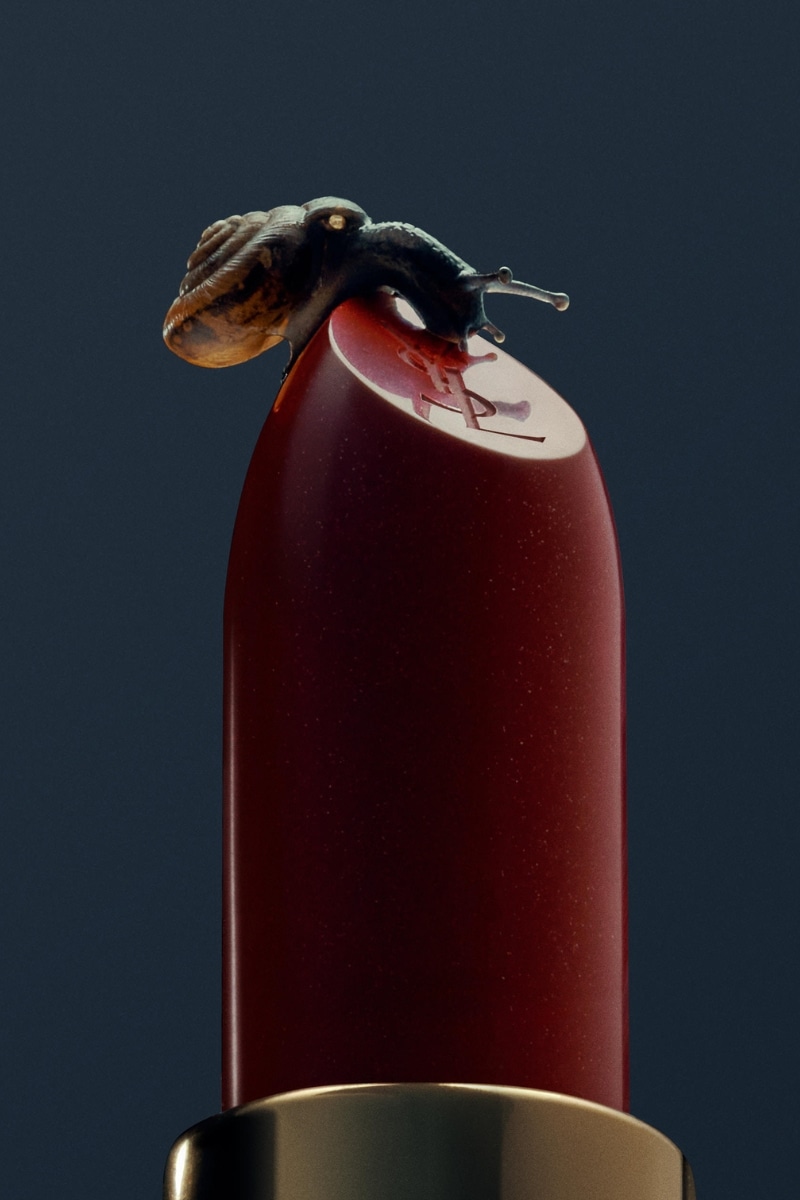 DA - Un escargot sur un rouge à lèvre